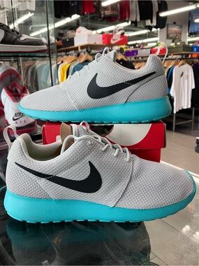 Nike Roshe Run Calypso Size 9